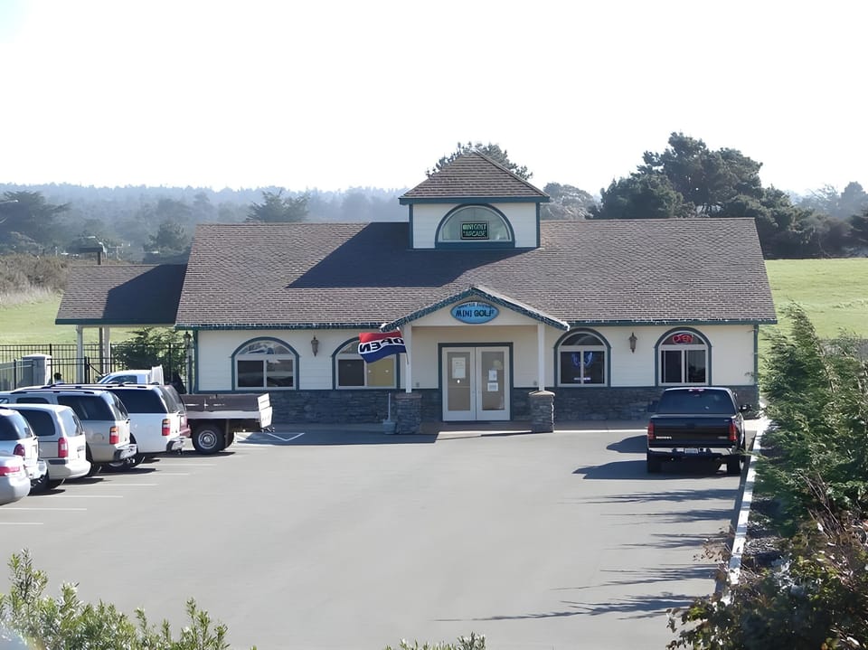 Emerald Dolphin Inn & Mini Golf Hotel in Fort Bragg