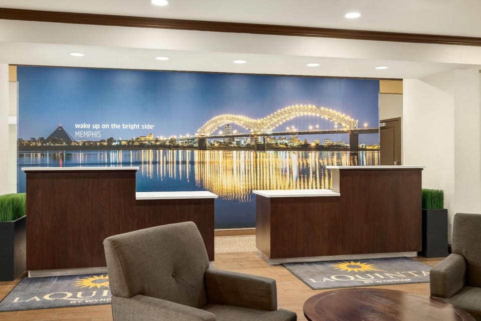 La Quinta Inn & Suites by Wyndham Memphis Wolfchase Hotel in Bartlett