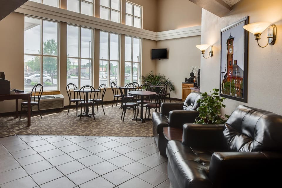 Super 8 By Wyndham Menomonie Wi Hotel in Menomonie