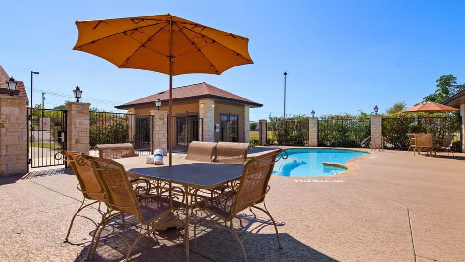 Microtel Inn & Suites by Wyndham Round Rock Hotel in Round Rock