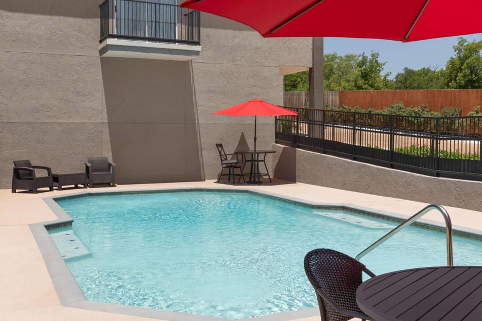 Days Inn by Wyndham Suites Fredericksburg Hotel in Fredericksburg