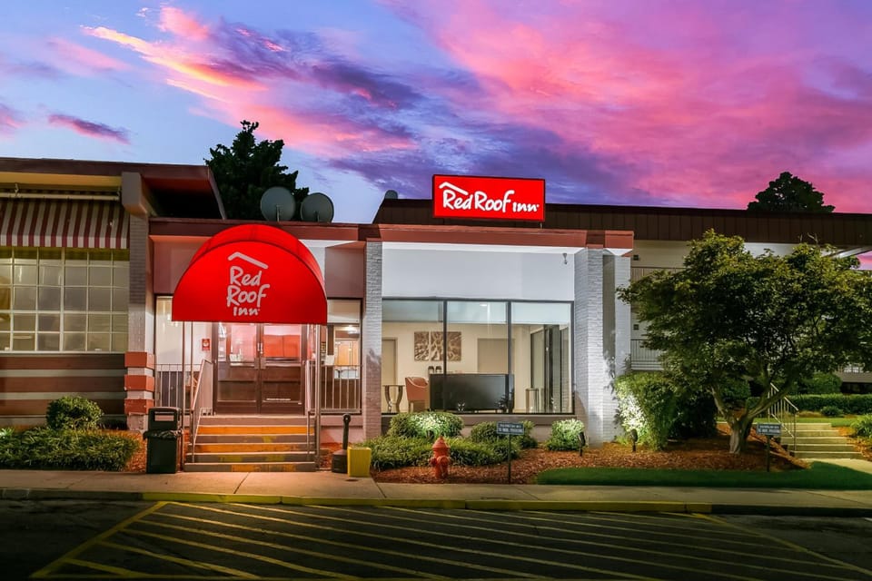 Red Roof Inn Baltimore Hotel in Woodlawn