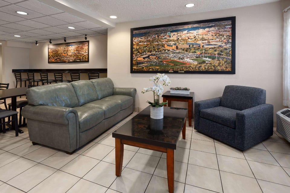 Microtel Inn & Suites by Wyndham Ann Arbor Hotel in Ann Arbor