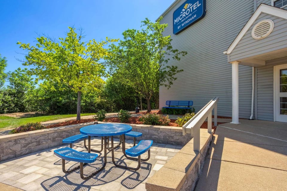 Microtel Inn & Suites by Wyndham Ann Arbor Hotel in Ann Arbor