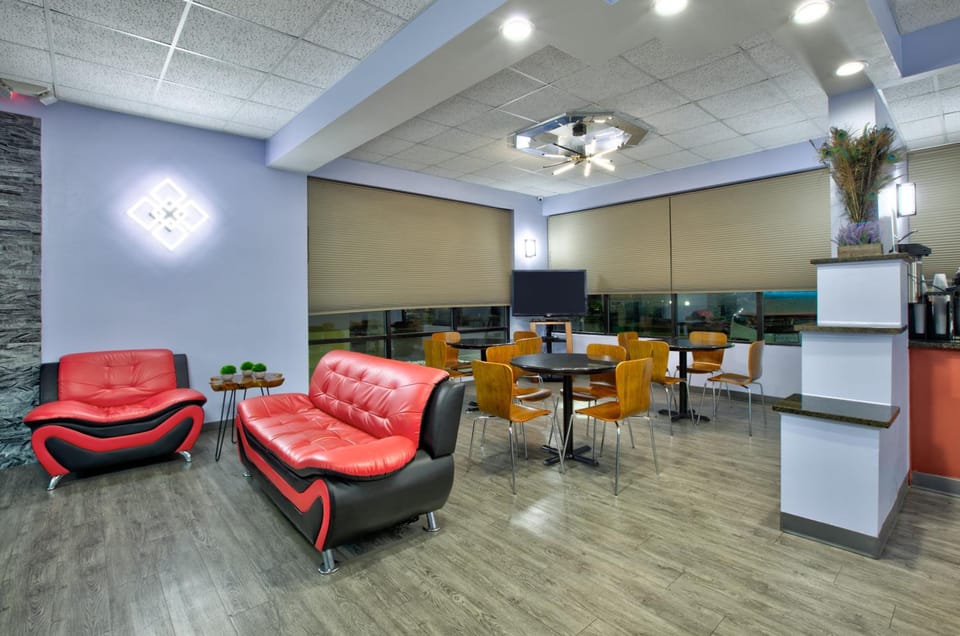 Super 8 By Wyndham Mobile/Tillmans Corner Hotel in Tillmans Corner