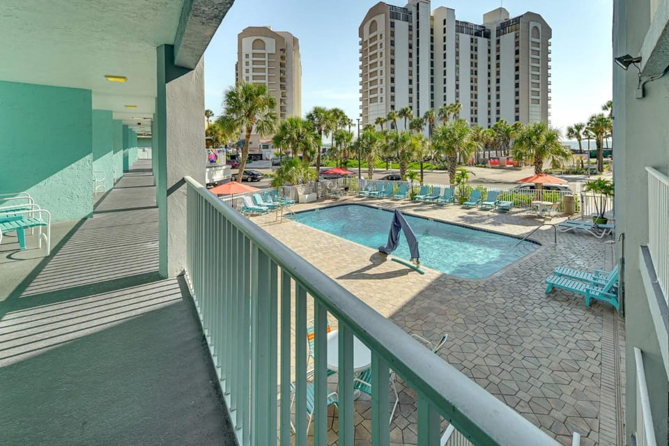 Pelican Pointe Hotel Motel in Clearwater Beach