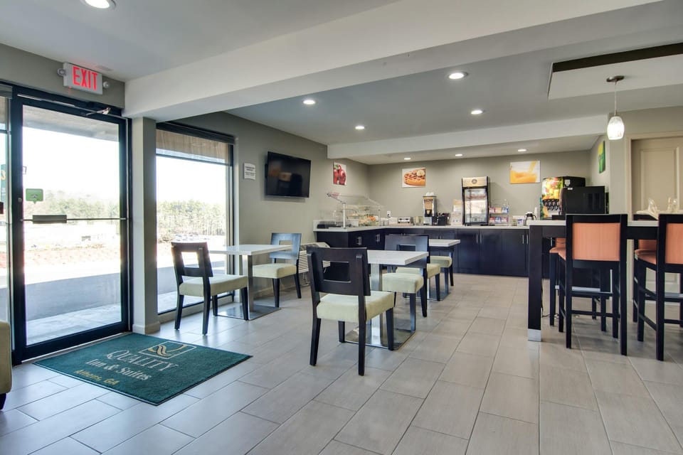 Quality Inn & Suites Athens Motel in Athens
