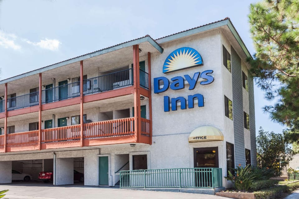 Days Inn by Wyndham Anaheim West Hotel in Anaheim