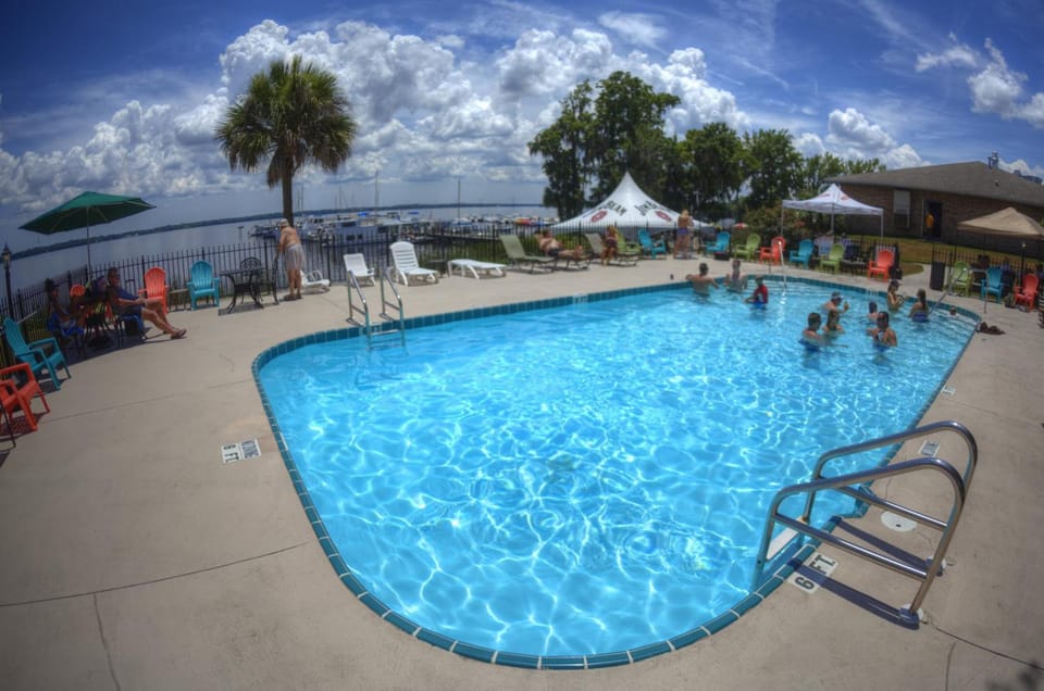 Crystal Cove Riverfront Resort Resort in Palatka