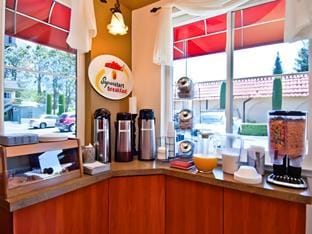 Super 8 By Wyndham Martinez Hotel in Martinez