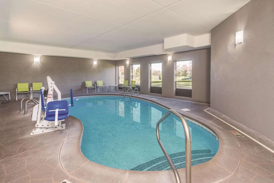 La Quinta Inn & Suites by Wyndham Louisville East Hotel in Jeffersontown