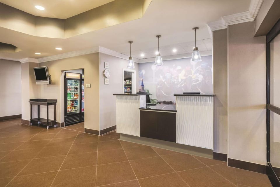 La Quinta Inn & Suites by Wyndham Louisville East Hotel in Jeffersontown