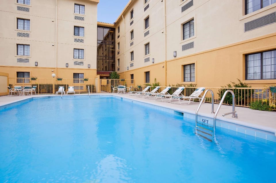 Chicago O'Hare Airport Hotel in Elk Grove Village