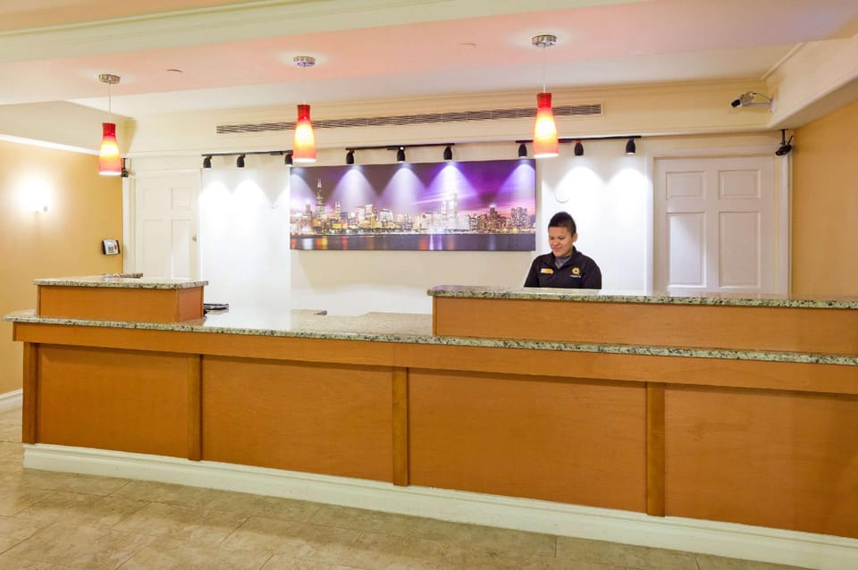 Chicago O'Hare Airport Hotel in Elk Grove Village