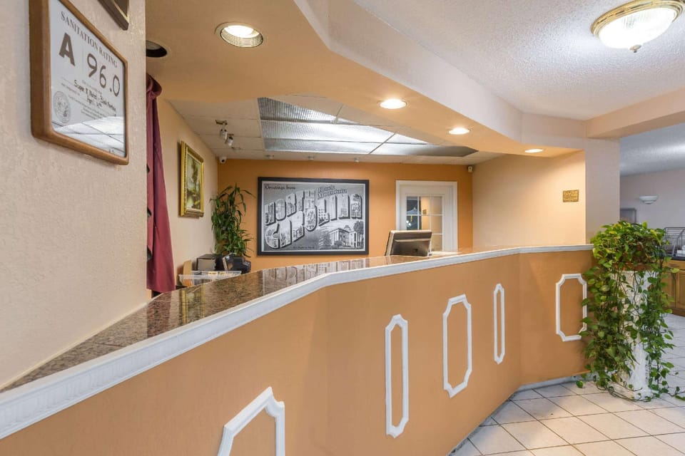 Super 8 By Wyndham Black Mountain Hotel in Black Mountain