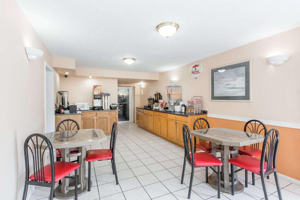 Super 8 By Wyndham Black Mountain Hotel in Black Mountain