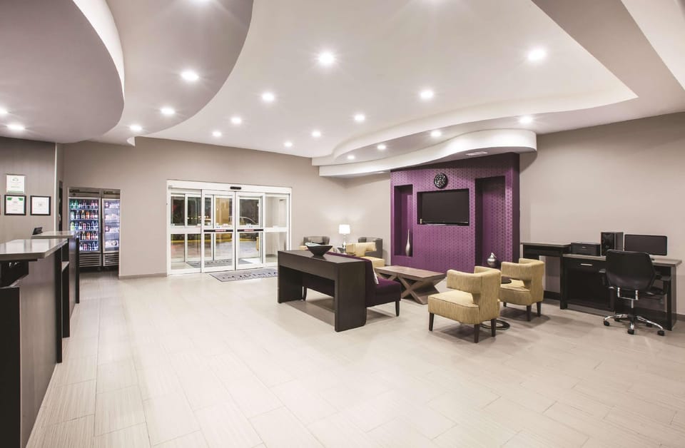 La Quinta Inn & Suites by Wyndham Baton Rouge Denham Springs Hotel in Baton Rouge