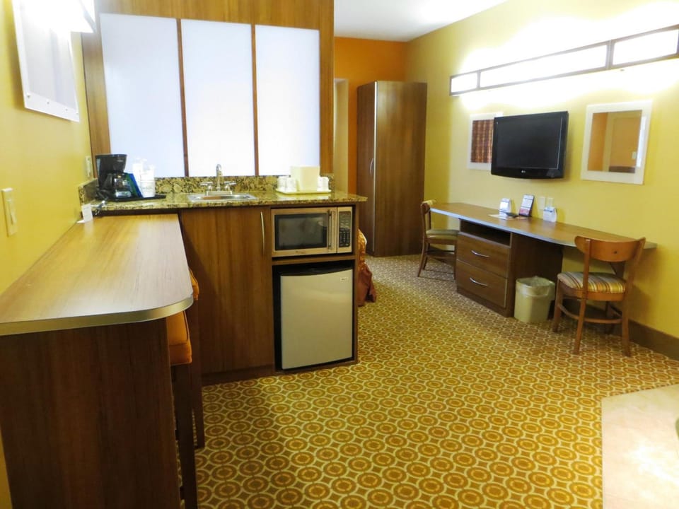 Microtel Inn & Suites by Wyndham South Bend/At Notre Dame Hotel in Roseland