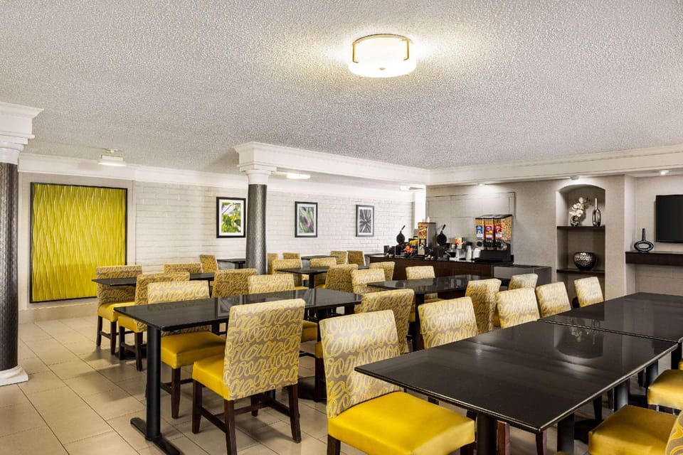 La Quinta Inn by Wyndham San Antonio I-35 N at Toepperwein Hotel in San Antonio