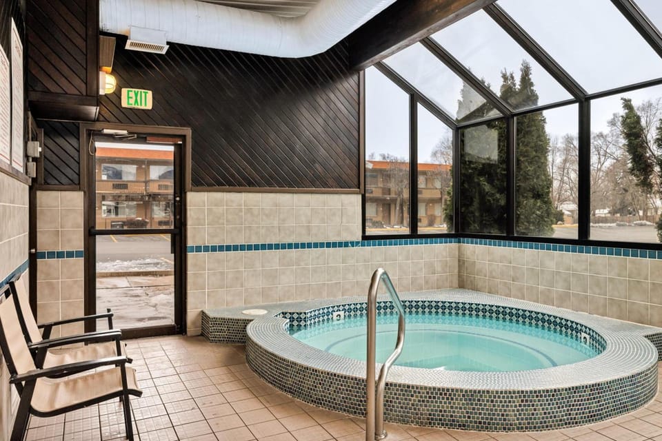 Days Inn & Suites by Wyndham Logan Hotel in Logan