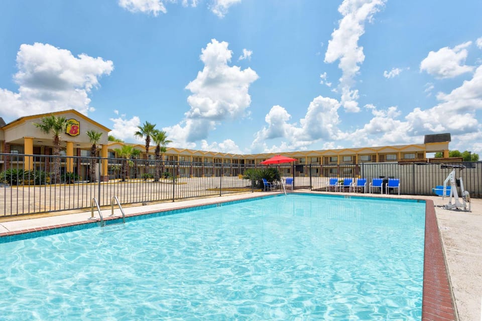 Super 8 By Wyndham Breaux Bridge Hotel in Breaux Bridge