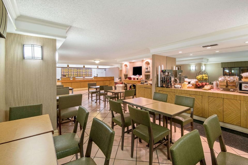La Quinta Inn by Wyndham San Antonio Market Square Hotel in San Antonio
