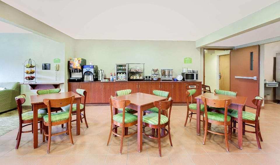 Microtel Inn & Suites by Wyndham Wellsville Hotel in Allegheny River