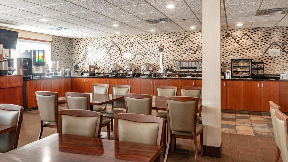 Service Plus Inn and Suites Calgary Hotel in Calgary