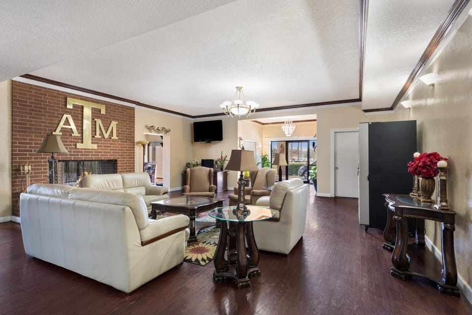 Knights Inn College Station Motel in College Station