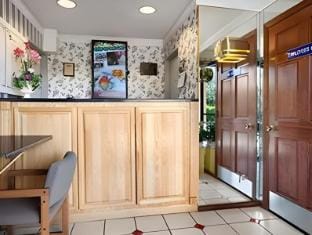 Hotel Vinea, a Travelodge by Wyndham Hotel in Healdsburg