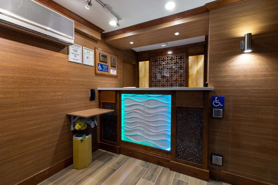 Hotel Vinea, a Travelodge by Wyndham Hotel in Healdsburg
