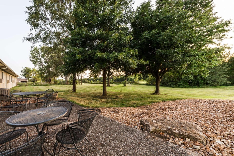 Super 8 By Wyndham Higginsville Hotel in Missouri