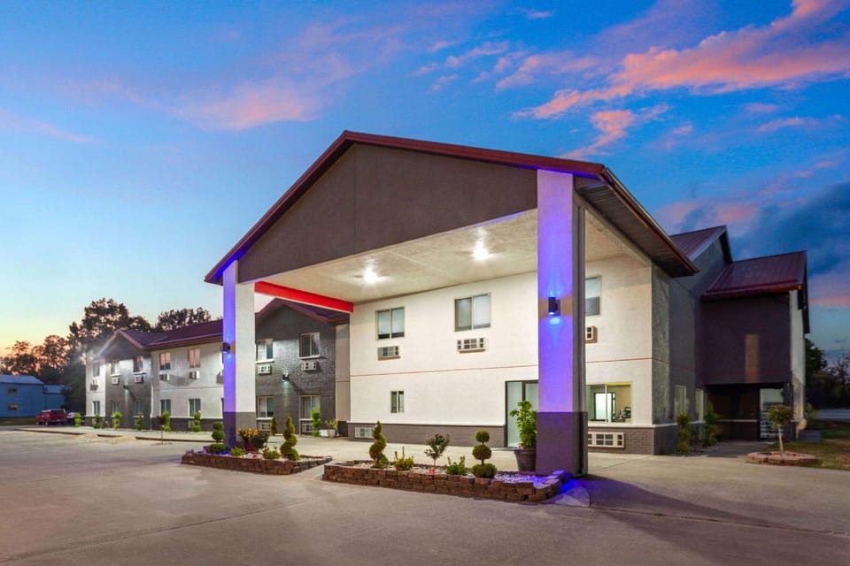 Super 8 By Wyndham Olney Hotel in Indiana