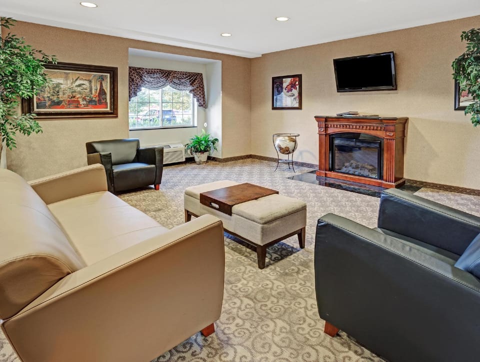 Microtel Inn & Suites by Wyndham Indianapolis Airport Hotel in Indianapolis
