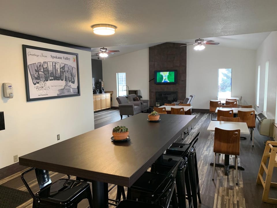 Super 8 By Wyndham Spokane Valley Hotel in Spokane Valley