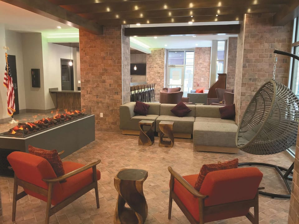 La Quinta Inn & Suites by Wyndham New Orleans Downtown Hotel in French Quarter