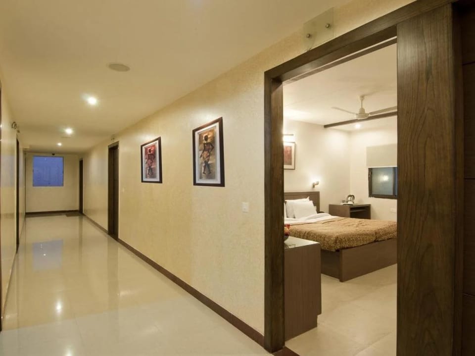 Hotel Crystal Retreat Hotel in Agra