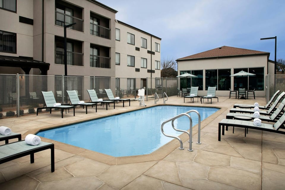Courtyard by Marriott Waco Hotel in Waco