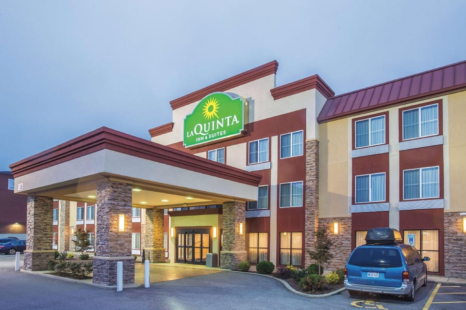 La Quinta Inn & Suites by Wyndham O'Fallon, IL - St. Louis Hotel in Belleville
