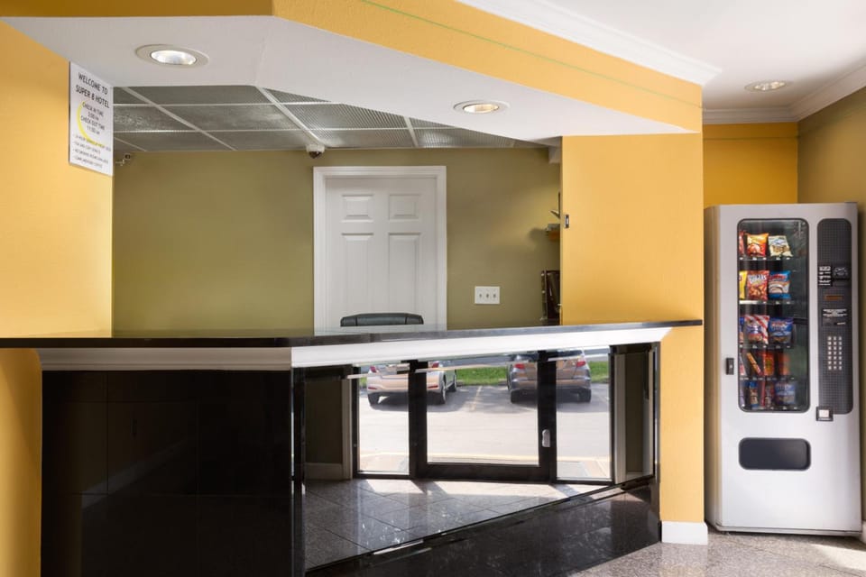 Super 8 by Wyndham Indianapolis/Southport Rd Hotel in Perry Township