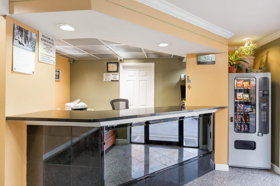 Super 8 by Wyndham Indianapolis/Southport Rd Hotel in Perry Township