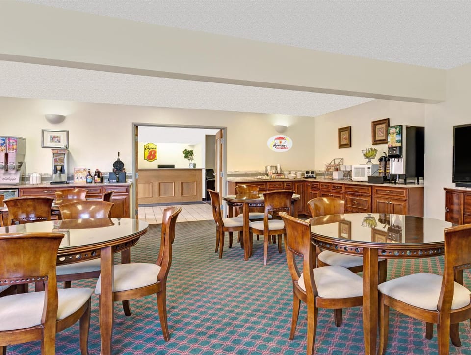 Super 8 By Wyndham Windsor Hotel in Colorado