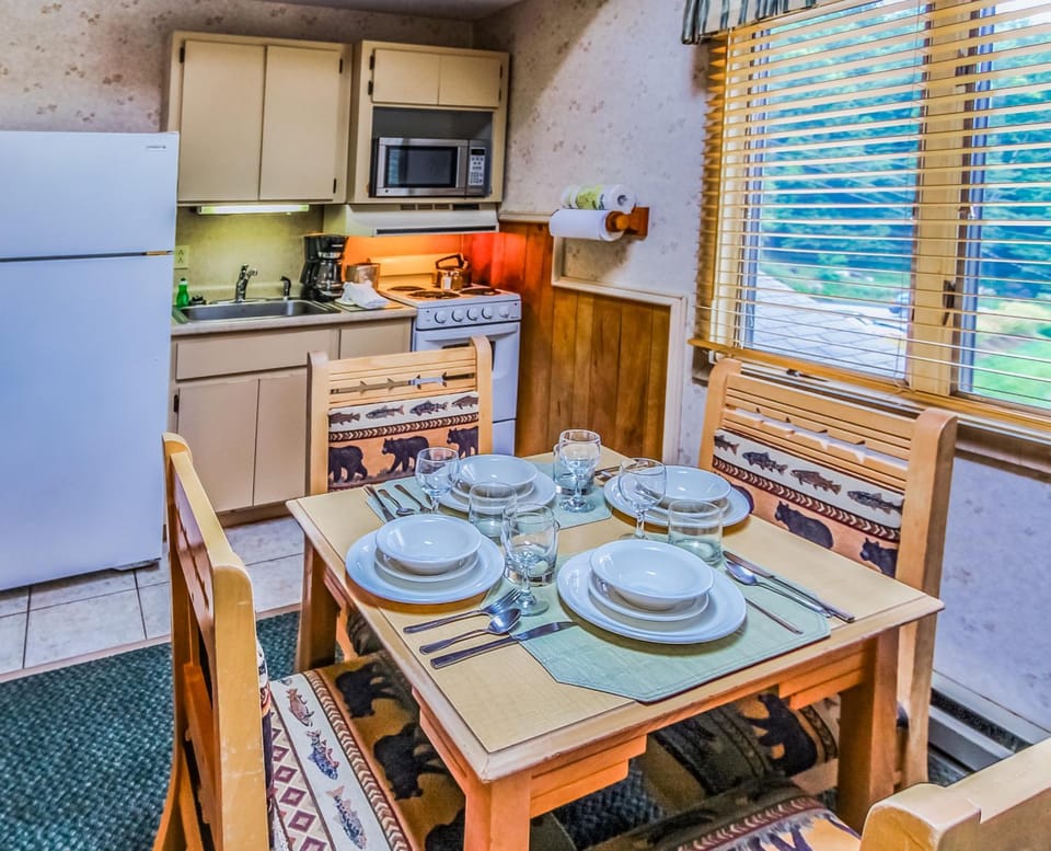 Smoketree Lodge Lodge in Seven Devils