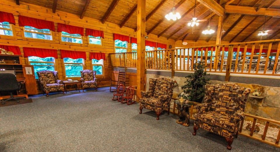 Smoketree Lodge Lodge in Seven Devils
