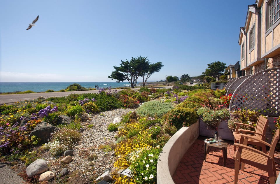 Pelican Inn & Suites Hotel in Cambria