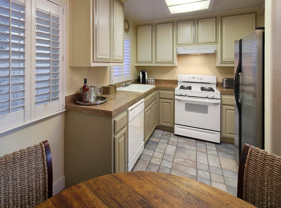 Pelican Inn & Suites Hotel in Cambria