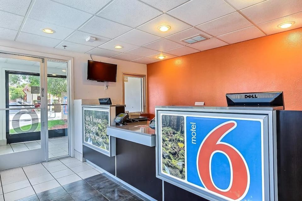Motel 6 Hotel in Hercules