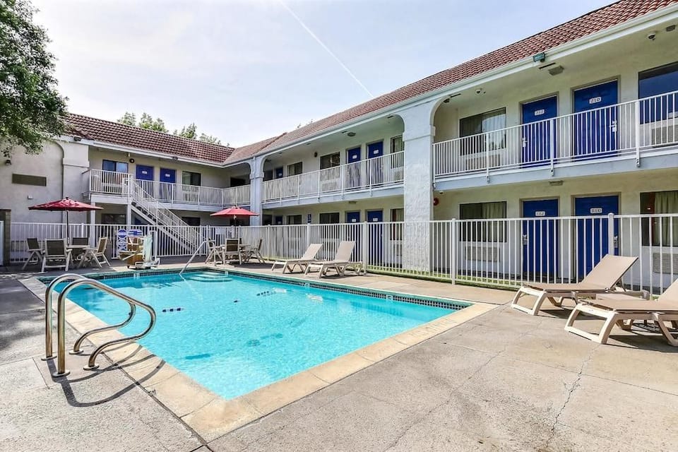 Motel 6 Hotel in Hercules