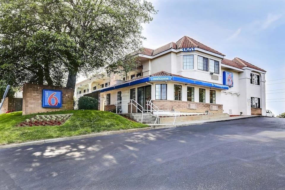Motel 6 Hotel in Hercules