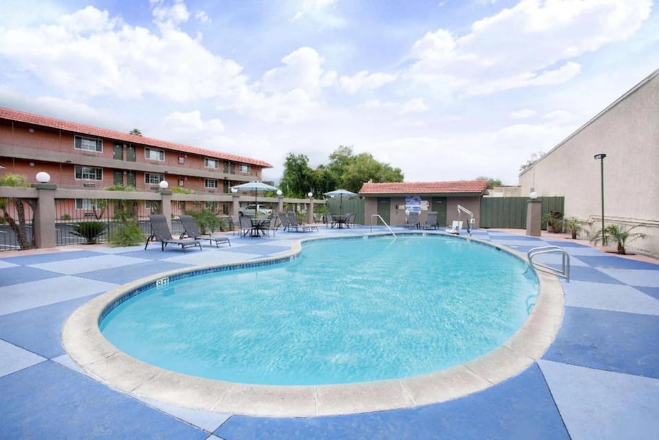 Motel 6 Pasadena, CA – Old Town Pasadena Area Hotel in Pasadena